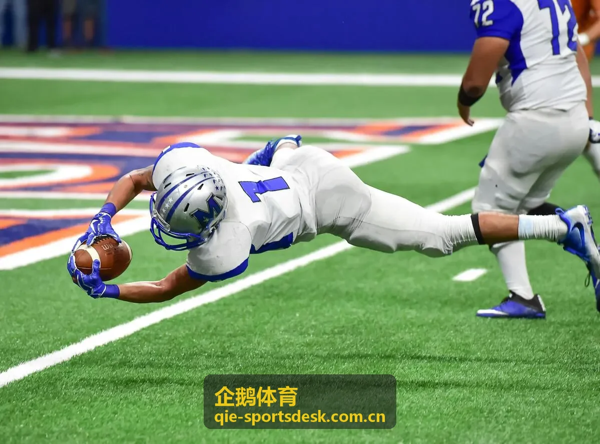 企鹅体育签约体育内容创作者合影